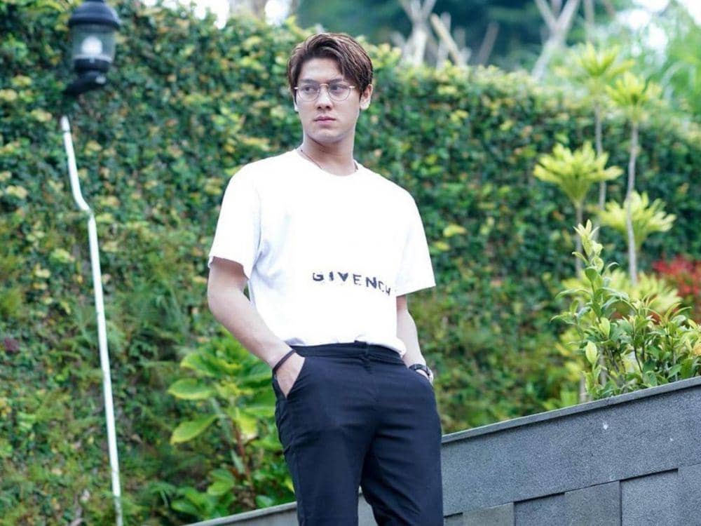 10 Pose Ikonis Tangan di Kantong ala Rizky Billar, Cool Abis!