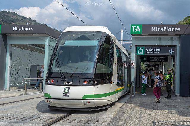 Tram di Stasiun Miraflores, Medellin.instagram.com/claumontanov/