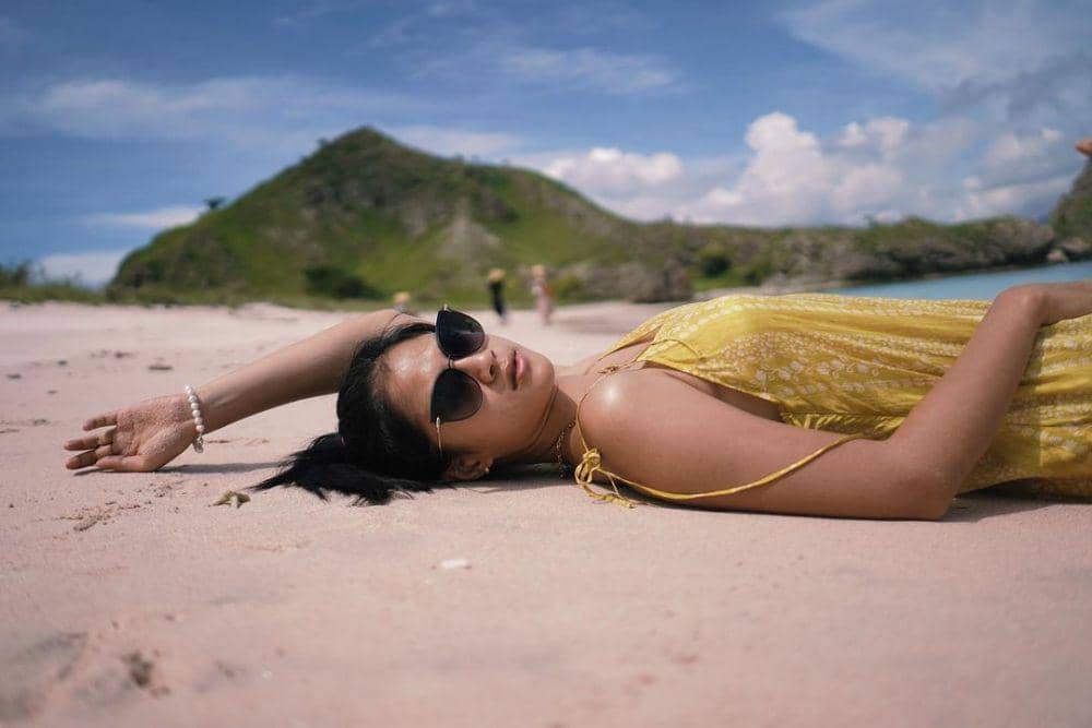 9 Potret Seru Hana Saraswati Liburan di Labuan Bajo, Bikin Deg-degan!