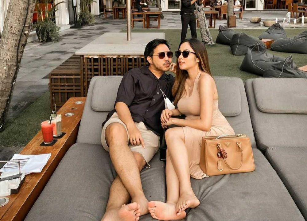 9 Potret Honeymoon Gina Meidina dan Suami, Mesra Abis!