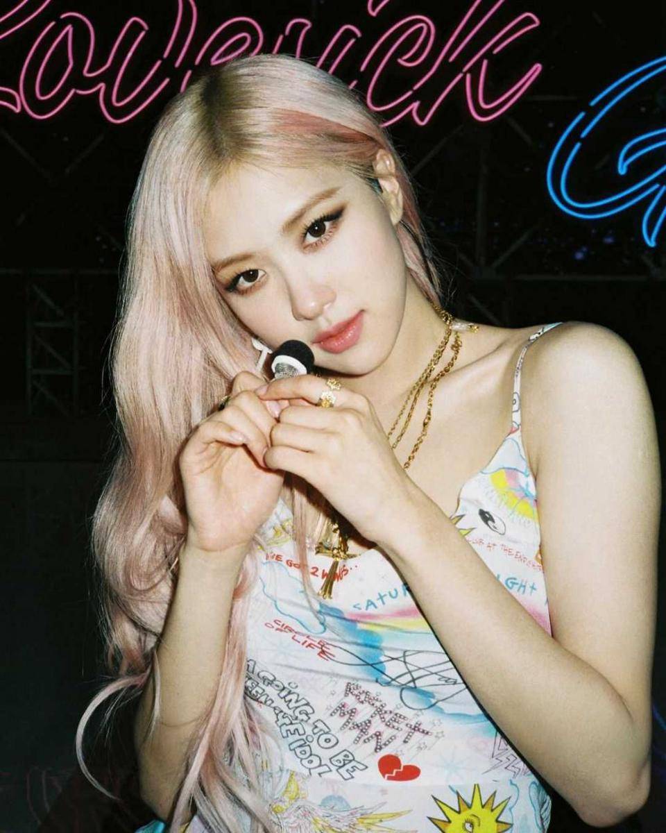 instagram.com/roses_are_rosie
