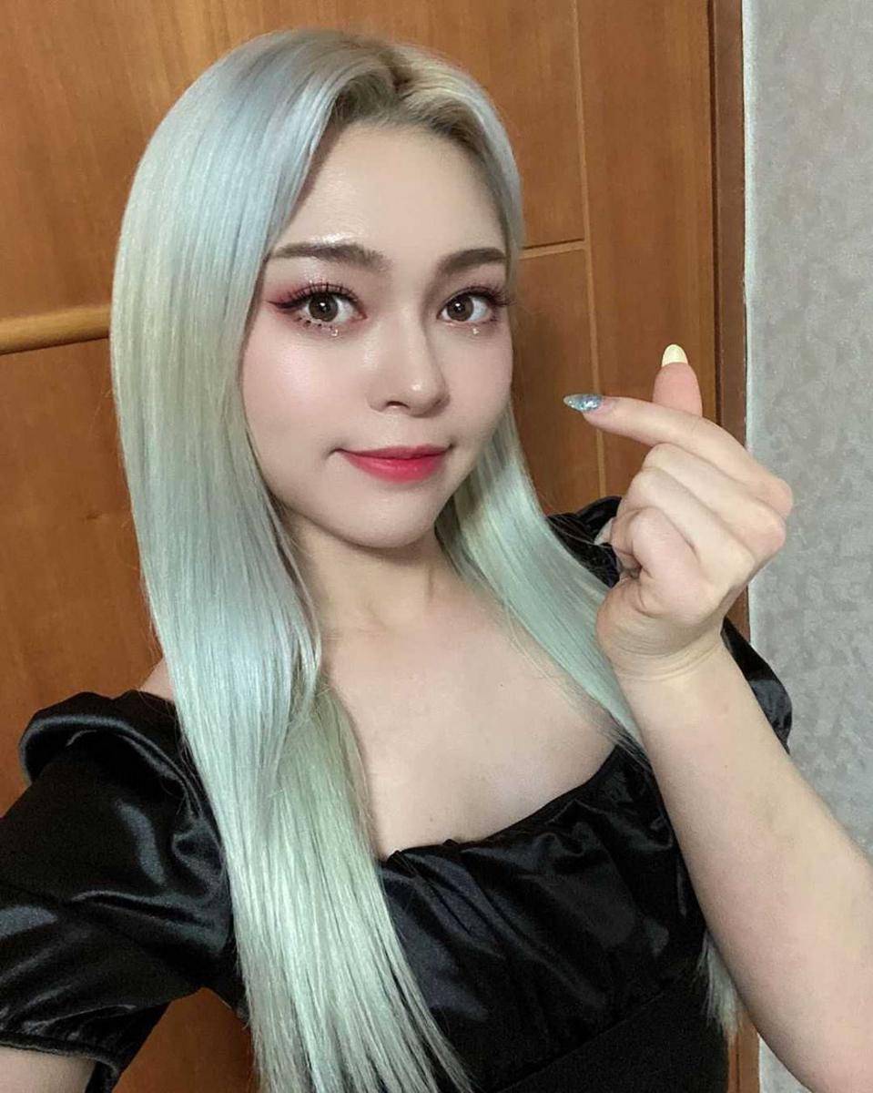 instagram.com/alexa_zbofficial