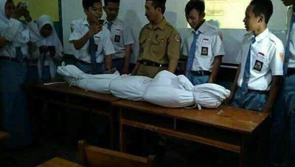 9 Momen Kocak Ini Bikin Kangen Sekolah Offline, Setuju?