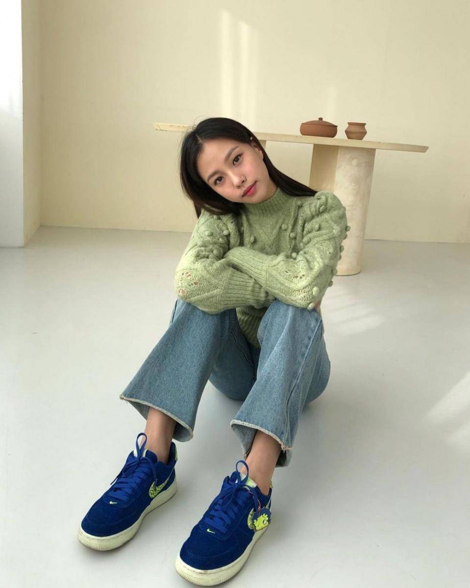 instagram.com/gominsi