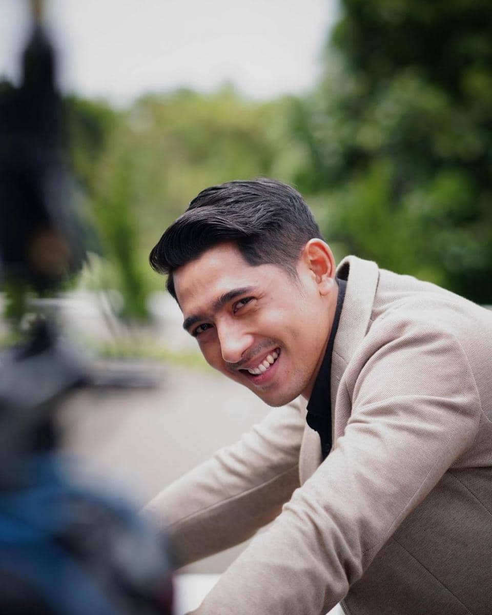 instagram.com/arya.saloka