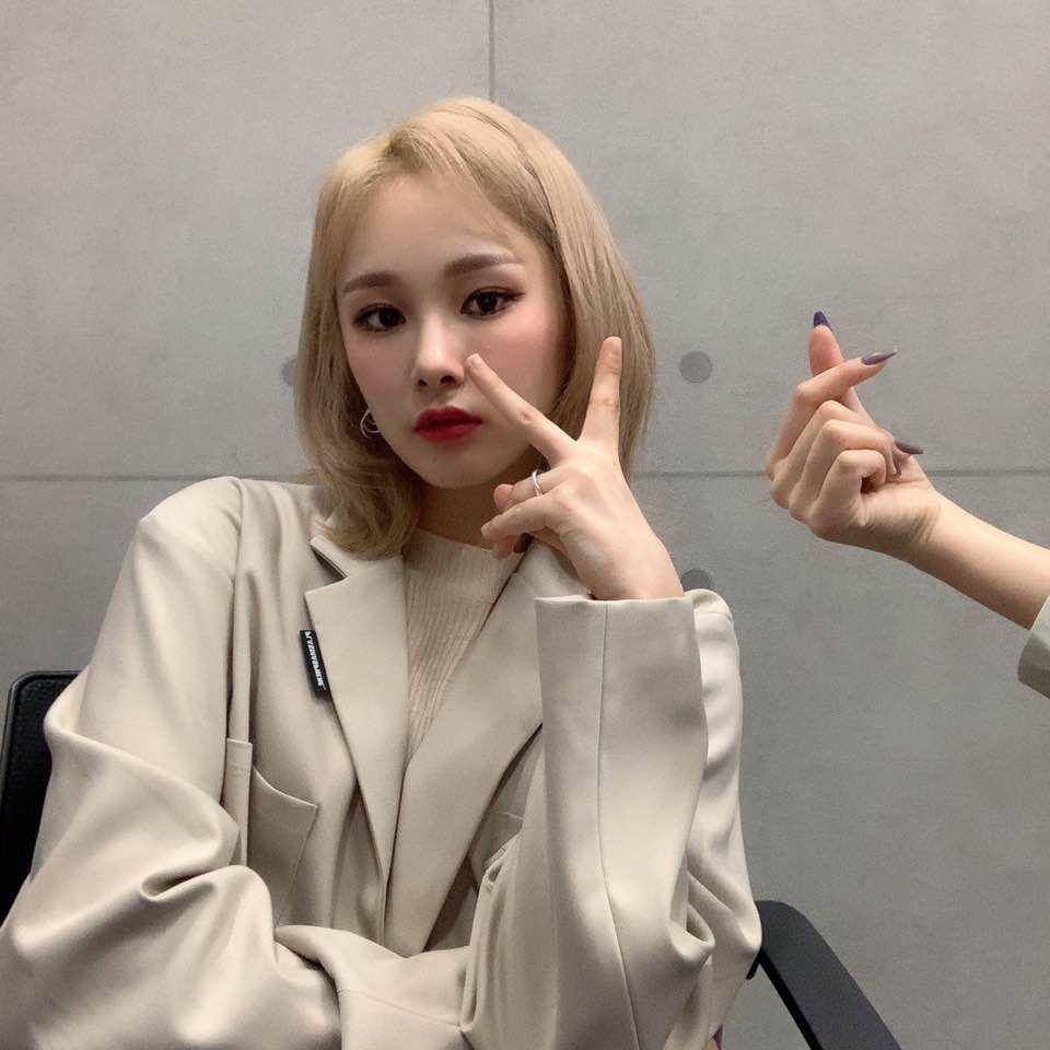 twitter.com/EVERGLOW_twt