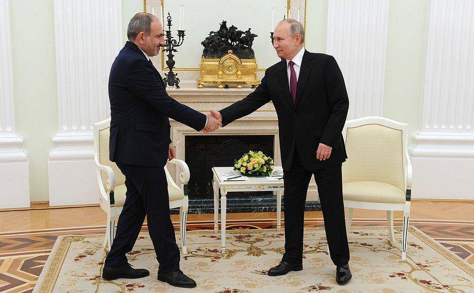 Pertemuan Presiden Putin dengan Perdana Menteri Armenia Nikol Pashinyan pada Senin, 11 Januari. Sumber:twitter.com/Президент России