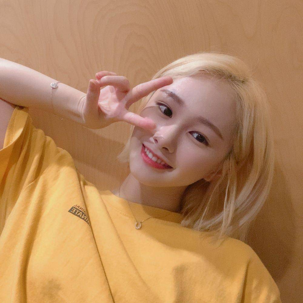 twitter.com/EVERGLOW_twt
