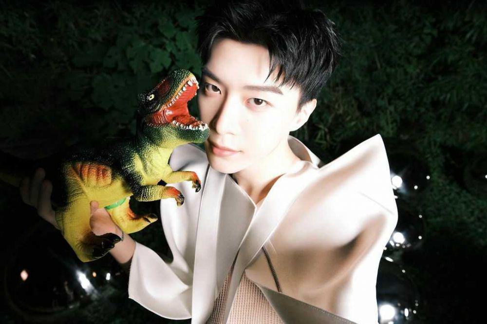 9 Potret Fan Chengcheng, Kekasih Xiao WJSN di The World of Fantasy