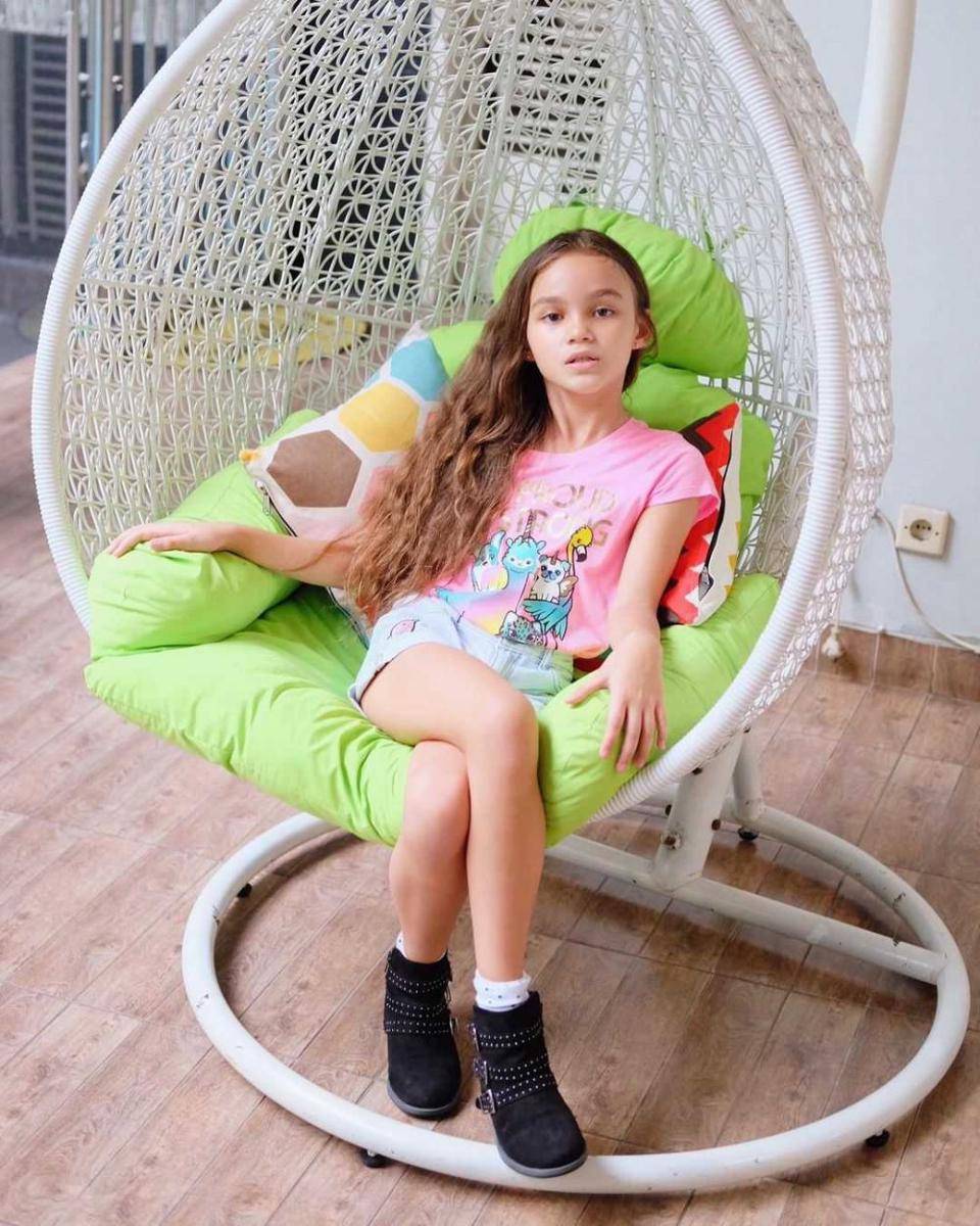 instagram.com/chloelynchofficial