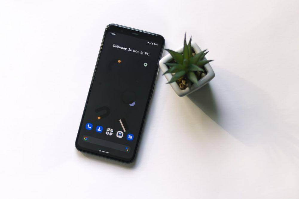 ilustrasi smartphone (Unsplash/georgeirinel13)