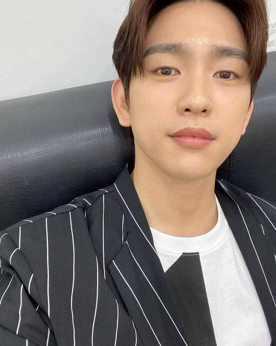 instagram.com/jinyoung_0922jy