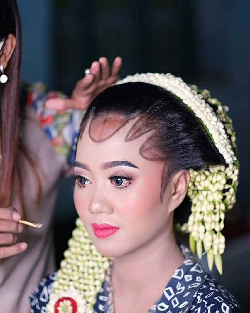 instagram.com/riaslinaagustin