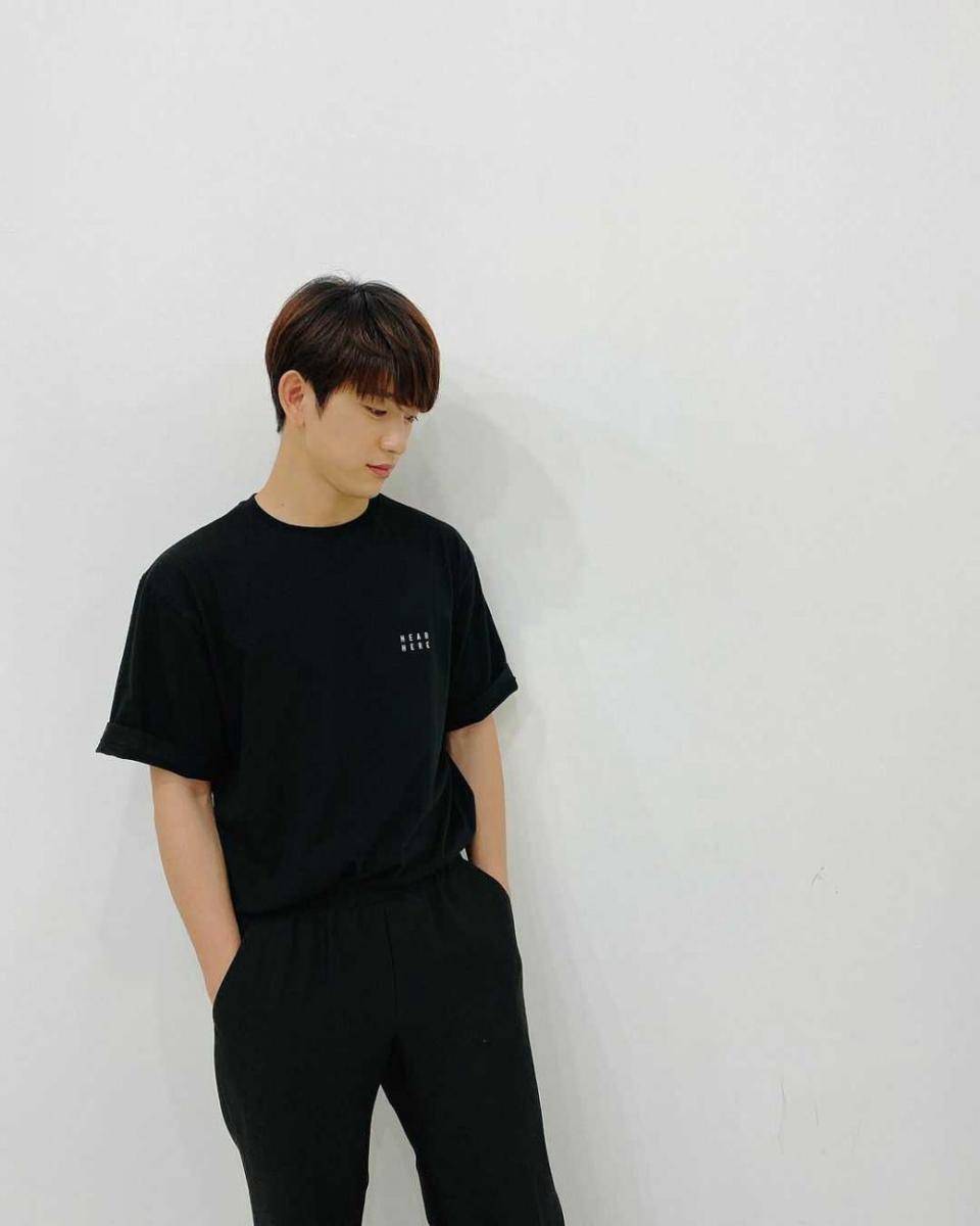 instagram.com/jinyoung_0922jy