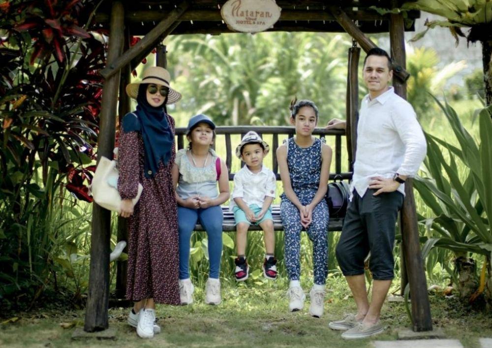 13 Tahun Menikah, 10 Momen Manis Rionaldo Stokhorst Bersama Keluarga