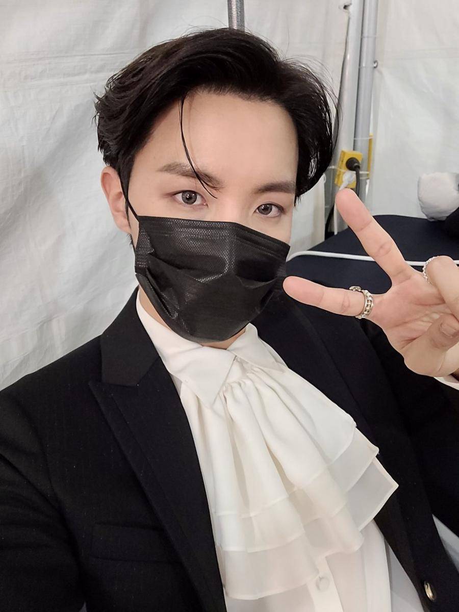 twitter.com/BTS_twt