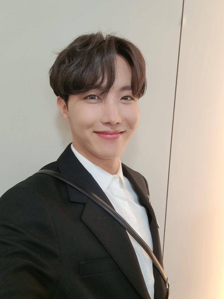 twitter.com/BTS_twt