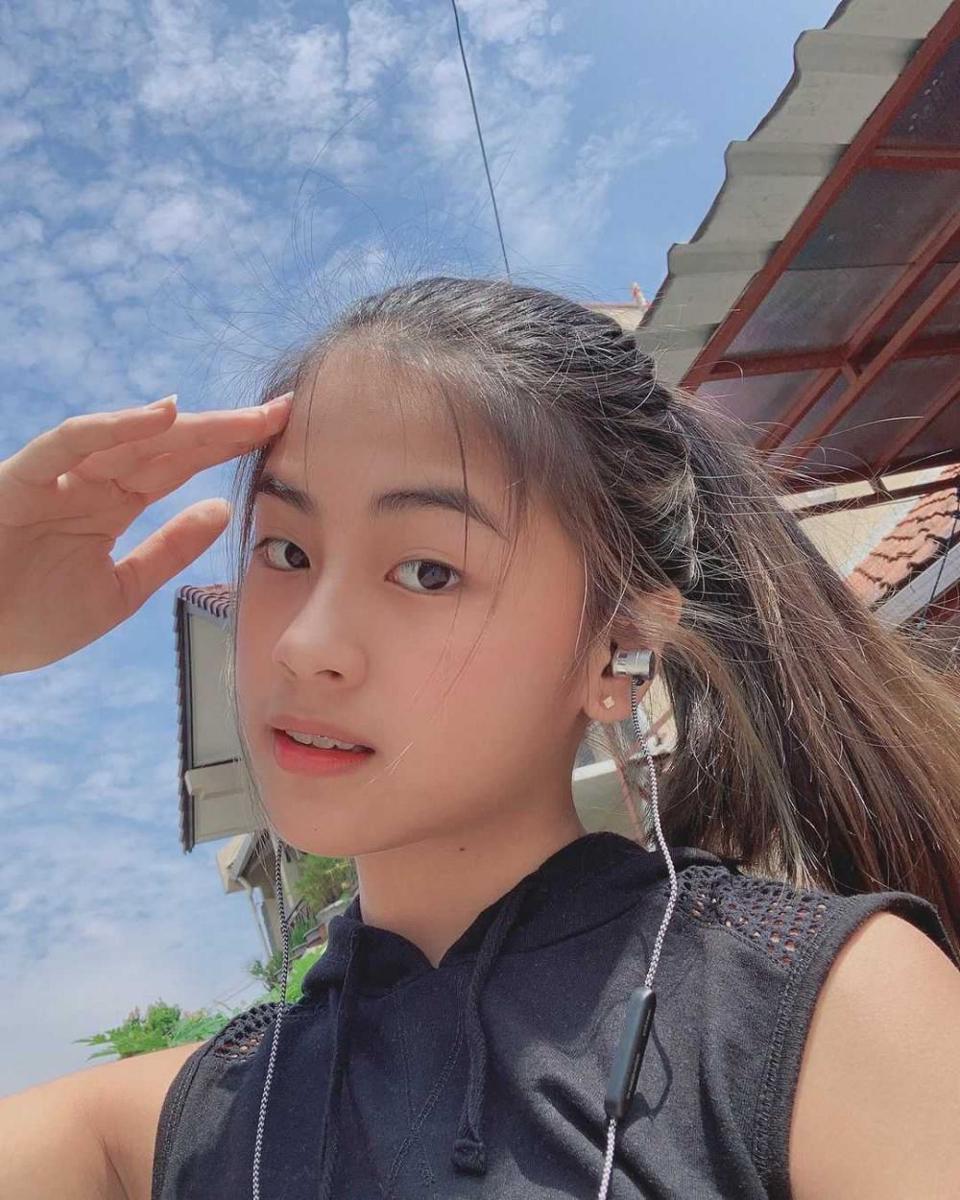 7 Potret Kezia Liznia, Member StarBe yang Super Swag