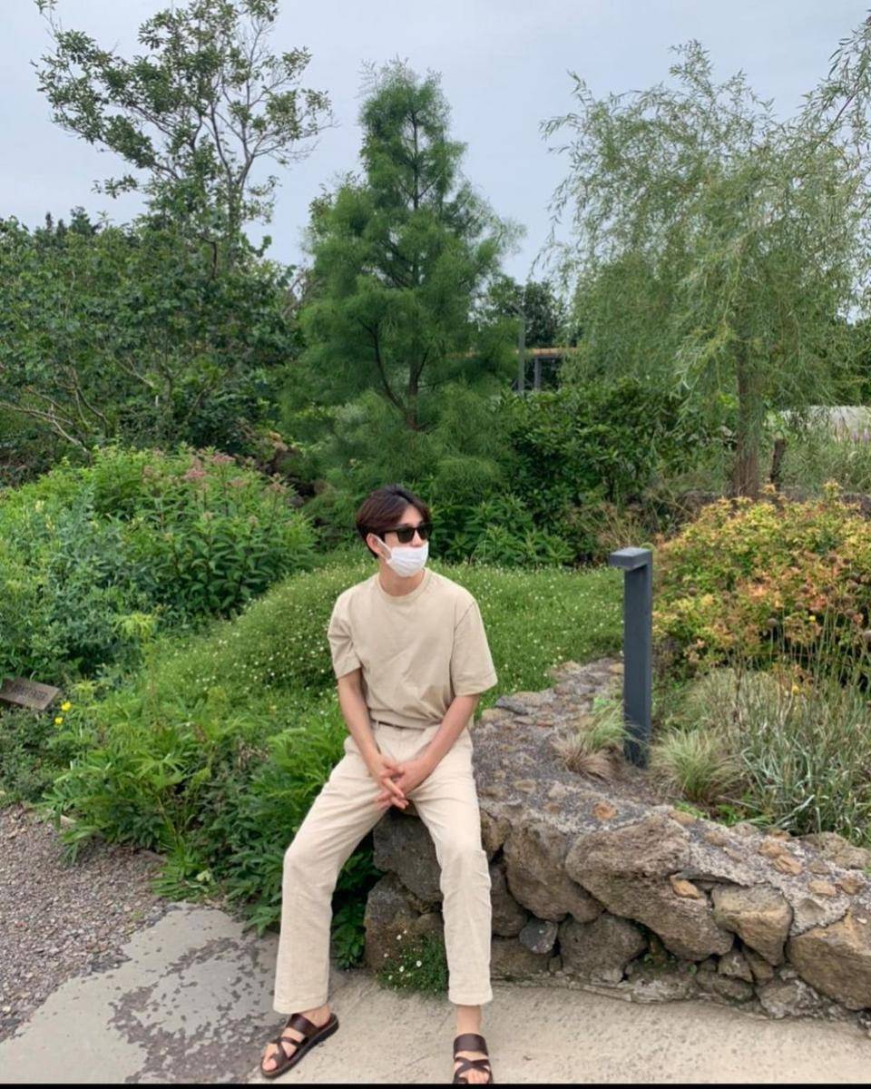 instagram.com/jinyoung_0922jy