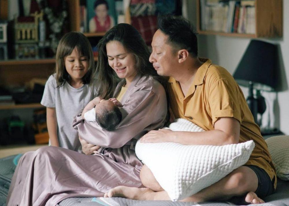 Keluarga Kocak, 10 Potret Ringgo Agus dan Sabai Dieter Momong 2 Anak