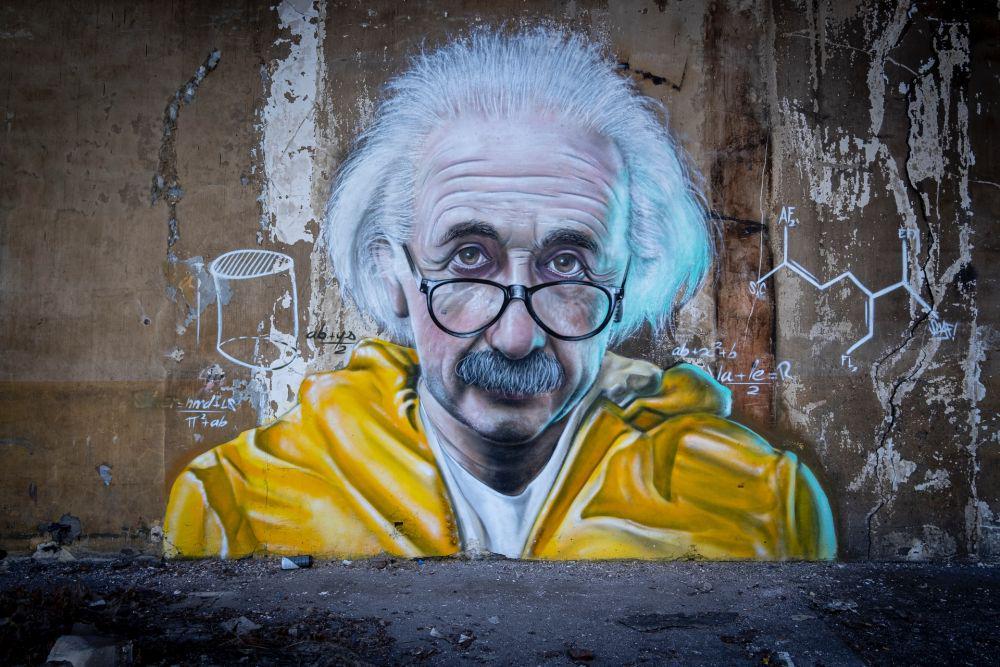 Kebiasaan Sepele Albert Einstein yang Membuatnya Genius