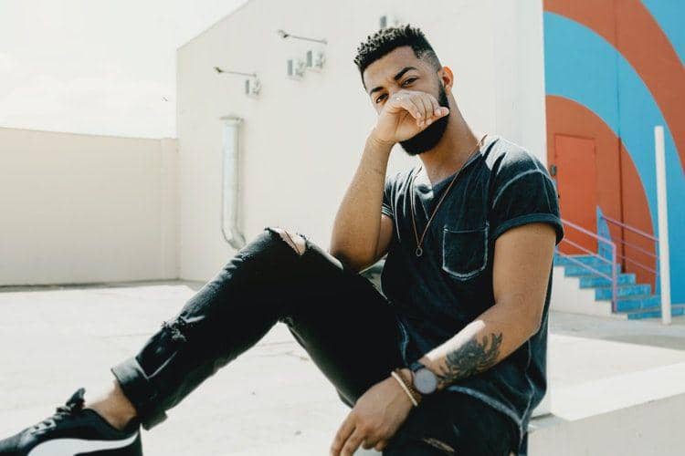 5 Alasan Orang Enggan Menceritakan Kesulitan Hidupnya, Kamu Juga?