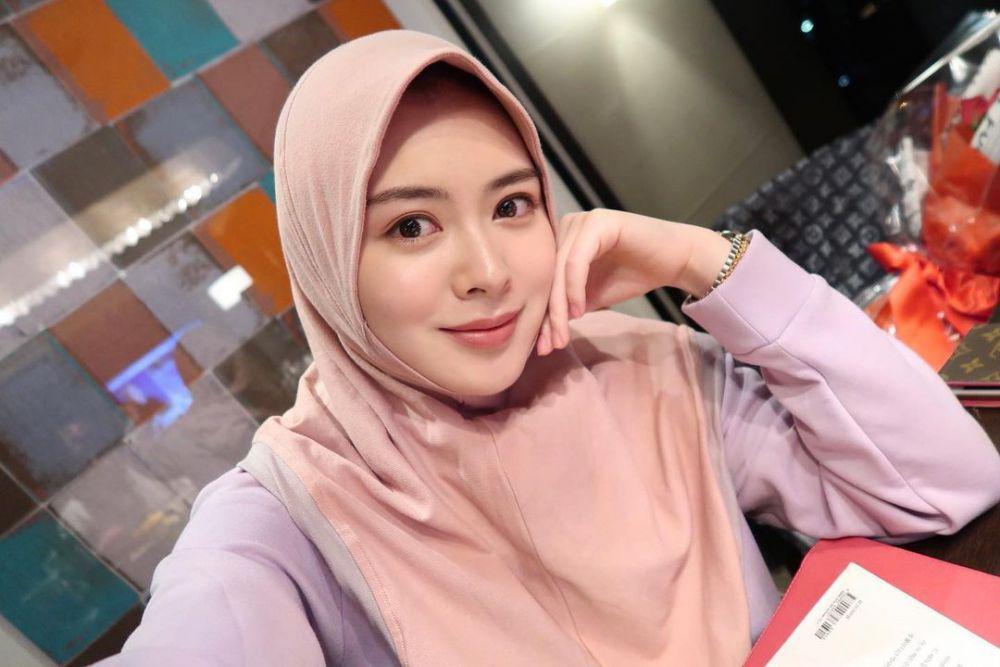 9 Inspirasi Busana Muslim Ayana Moon, Simpel dan Elegan!