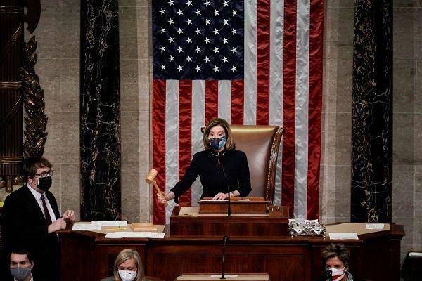 Suasana saat Ketua DPR Amerika Serikat, Nancy Pelosi, memutuskan pemakzulan terhadap Donald Trump. (Twitter.com/PolitiFact)
