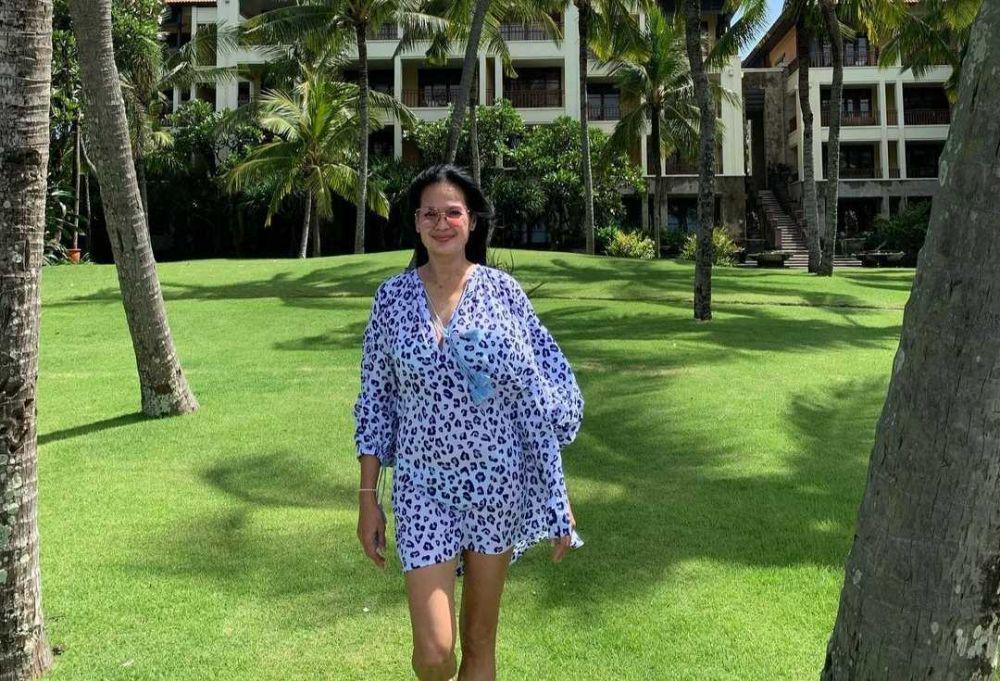 Nenek Empat Cucu, 9 Potret Menawan Donna Harun yang Awet Muda