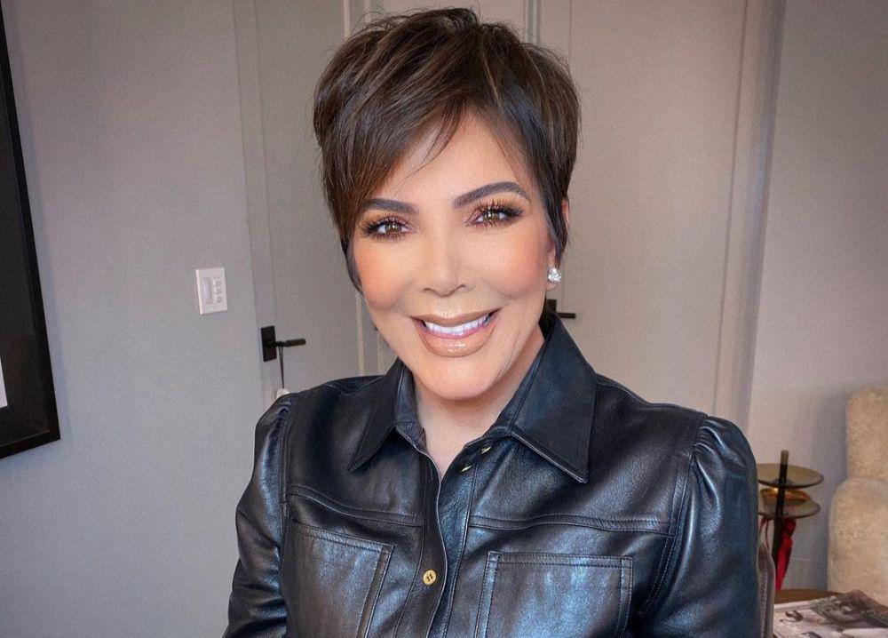 Punya 10 Cucu, Potret Kris Jenner yang Seolah Menolak Tua