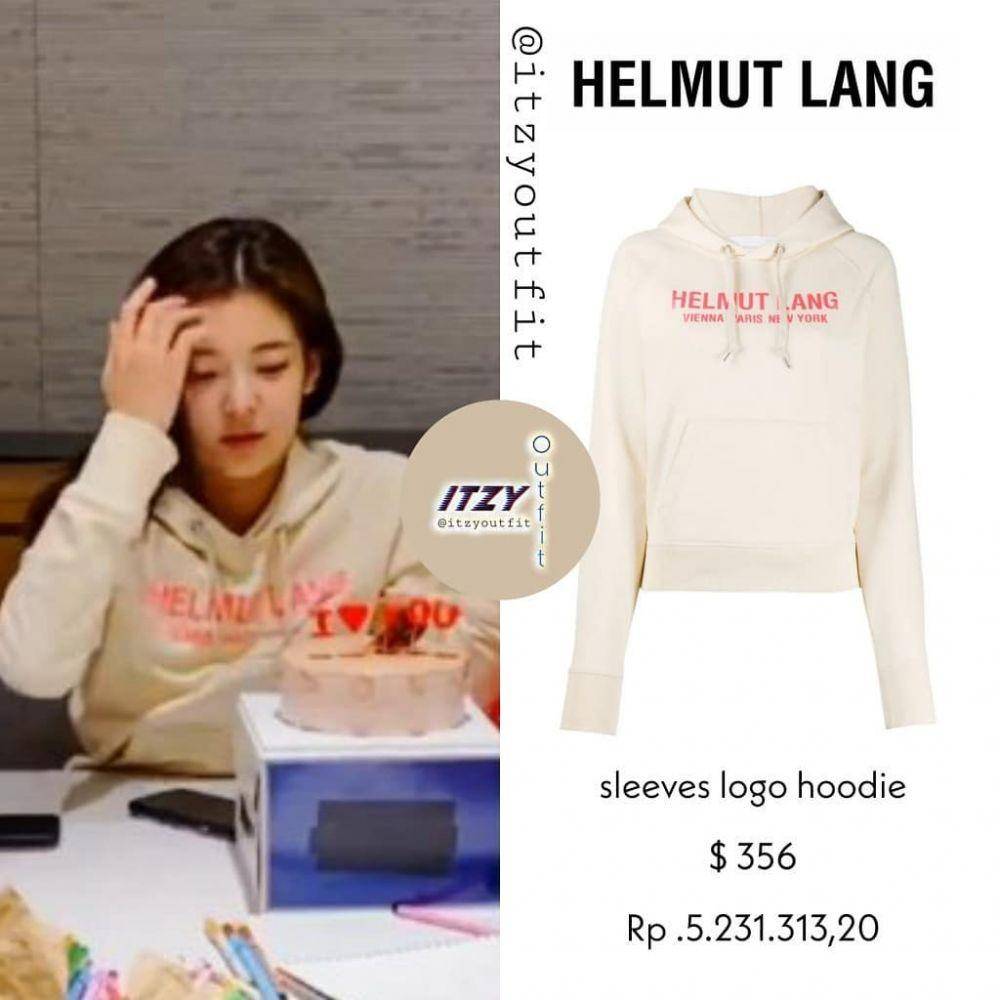 Lia (instagram.com/itzyoutfit)