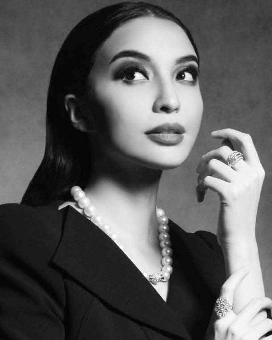 instagram.com/manodelia