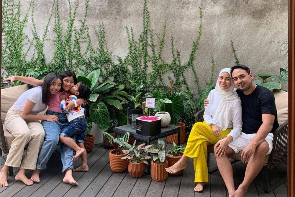 9 Ragam Koleksi Tanaman Meisya Siregar, Elok di Lantai Kayu!