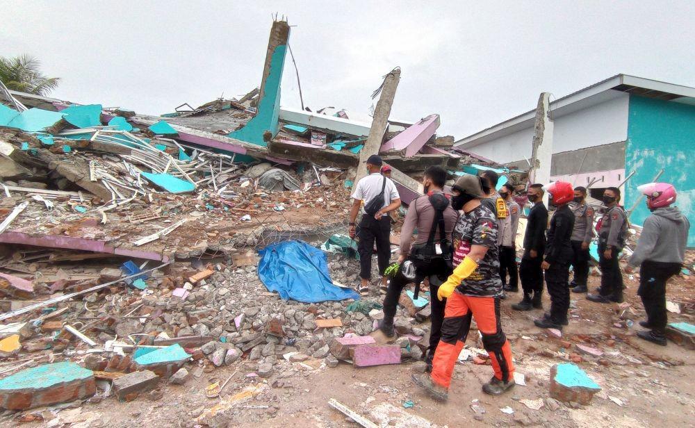Situasi pascagempa di Mamuju, Sulawesi Barat, Jumat (15/1/2021) ANTARA/Akbar Tado