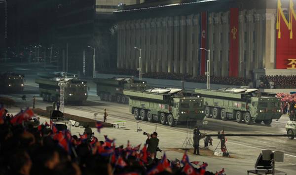 Suasana saat parade militer Korea Utara yang berlangsung tanggal 14 Januari 2021 lalu. (Twitter.com/JosephHDempsey)