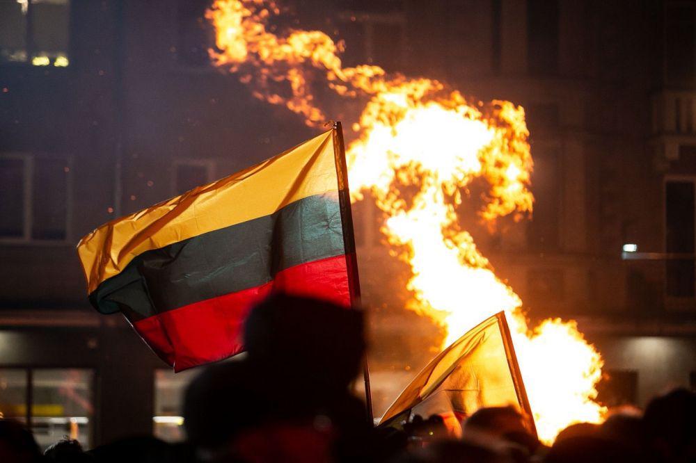 Lithuania Peringati 30 Tahun Serangan Uni Soviet