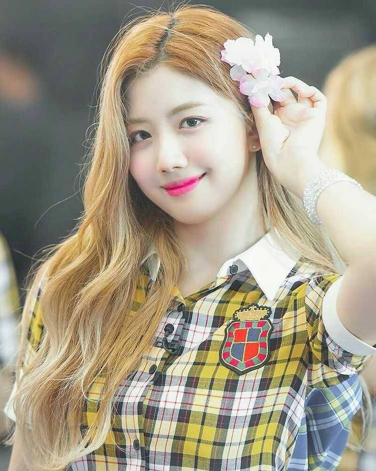 instagram.com/yuju.cherrybullets
