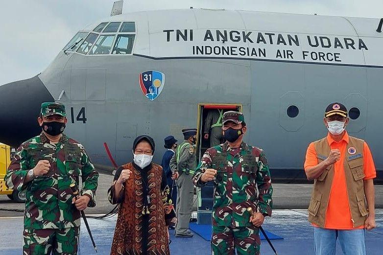 Kepala BNPB Doni Monardo dan Mensos Risma berangkat ke Mamuju, Sulawesi Barat pada Jumat (15/1/2021) (Dok. Kemensos)