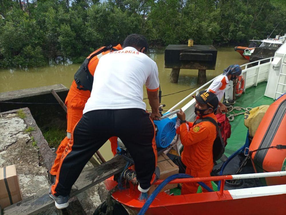 Basarnas Balikpapan mengirim personel dan alut ke lokasi gempa Mamuju - Majene (IDN Times/Hilmansyah)