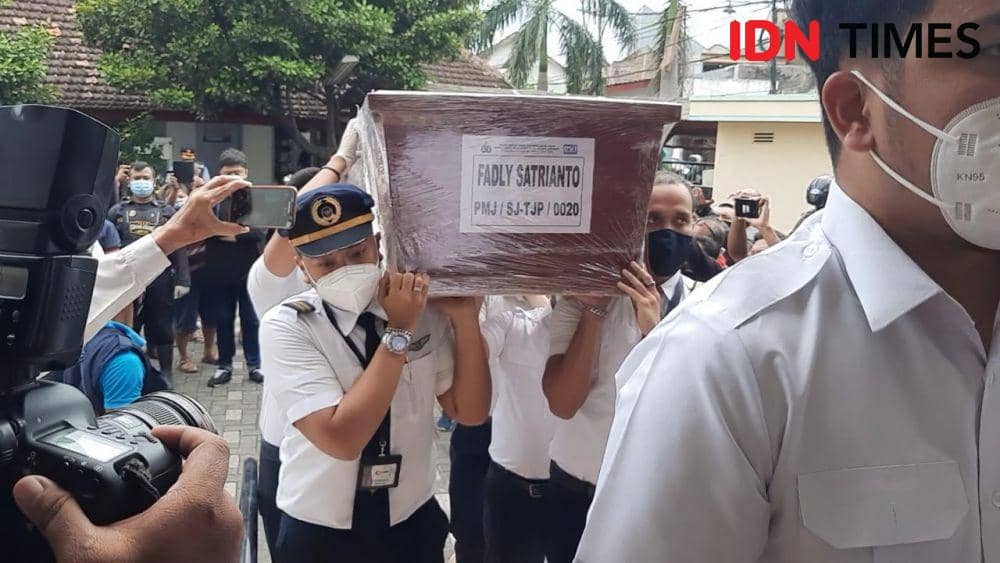Tiba di Rumah Duka, Jenazah Fadly Korban Sriwijaya Langsung Disalatkan