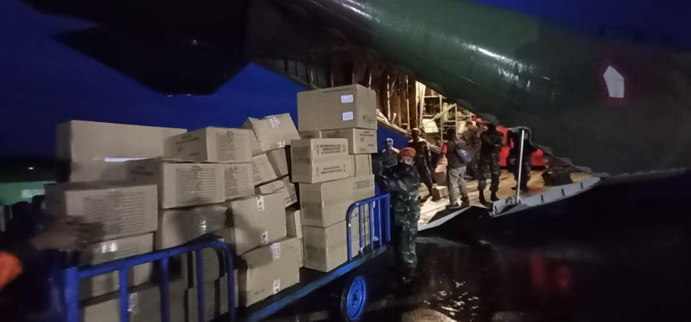 Pesawat Hercules yang membawa bantuan untuk korban gempa bumi di Sulawesi Barat tiba di Bandara Mamuju (Dok. Kemensos)