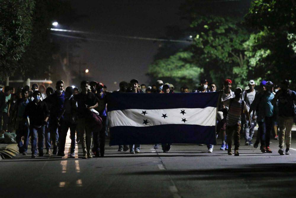 Caravan migran Honduras berjalan kaki memasuki Guatemala. (twitter.com/Jairo Rodriguez)