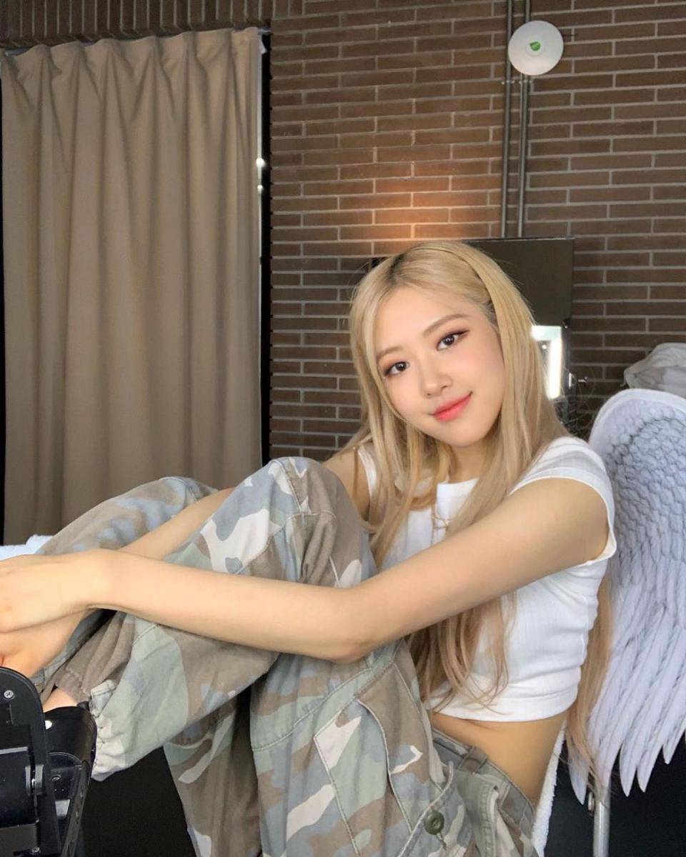 instagram.com/roses_are_rosie