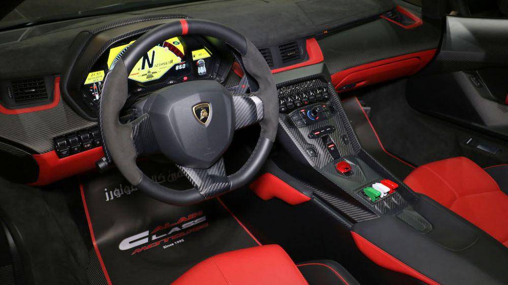 https://www.carscoops.com/2019/07/carbon-lamborghini-veneno-roadster-is-the-ultimate-way-to-show-off/