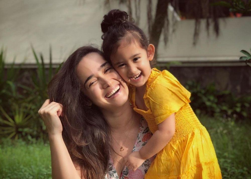 Ibu Siaga, 10 Potret Kompak Alexandra Gottardo dan Putri Semata Wayang