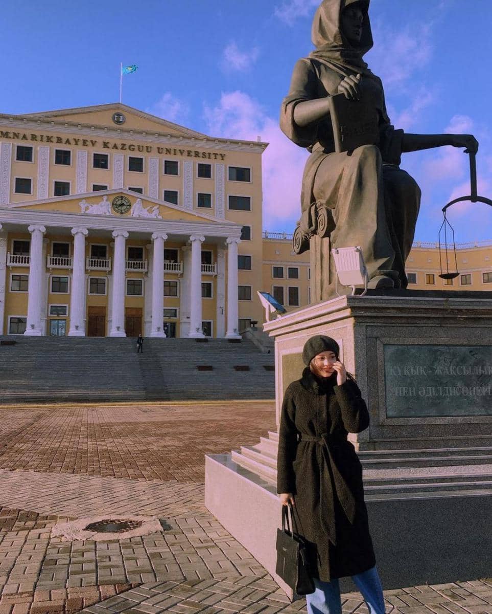 instagram.com/demi.demik