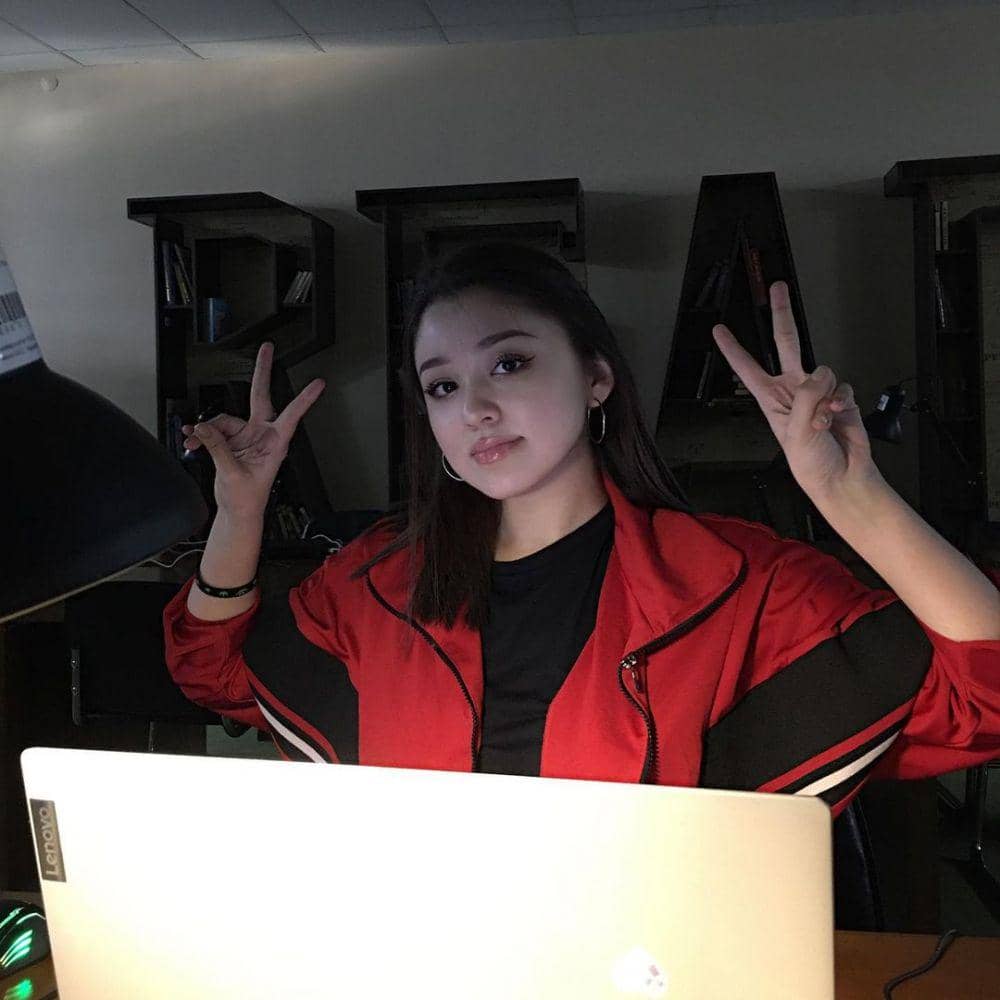 instagram.com/demi.demik