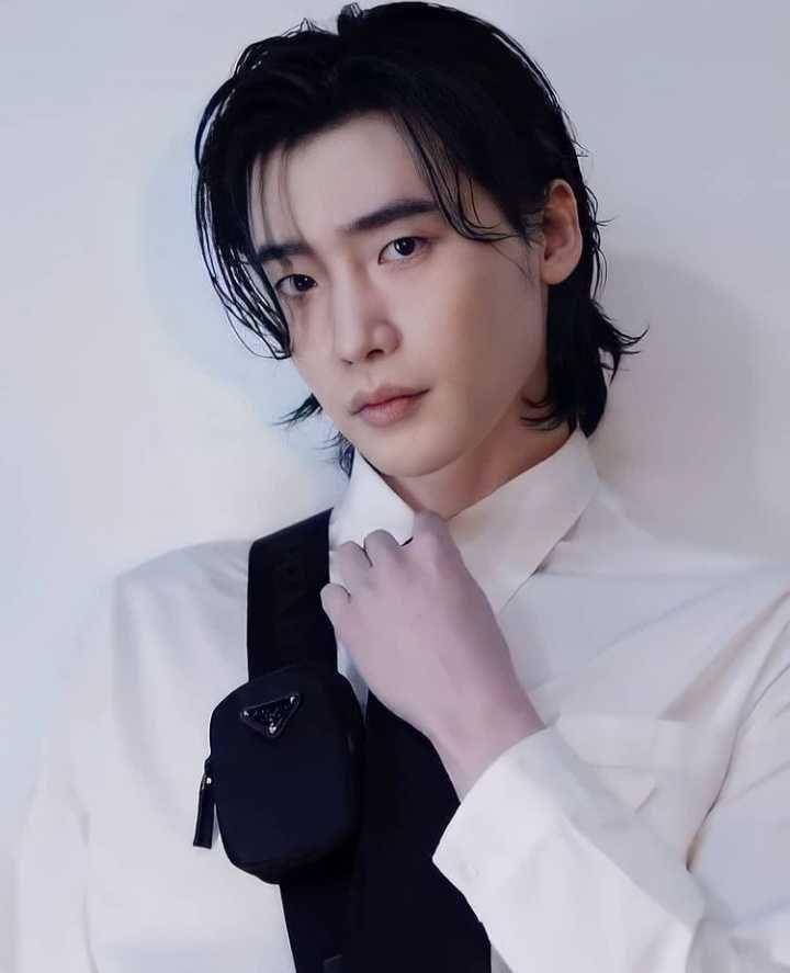 instagram.com/jongsuk.cr