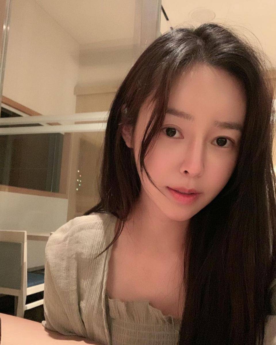 instagram.com/hyesuncho1909