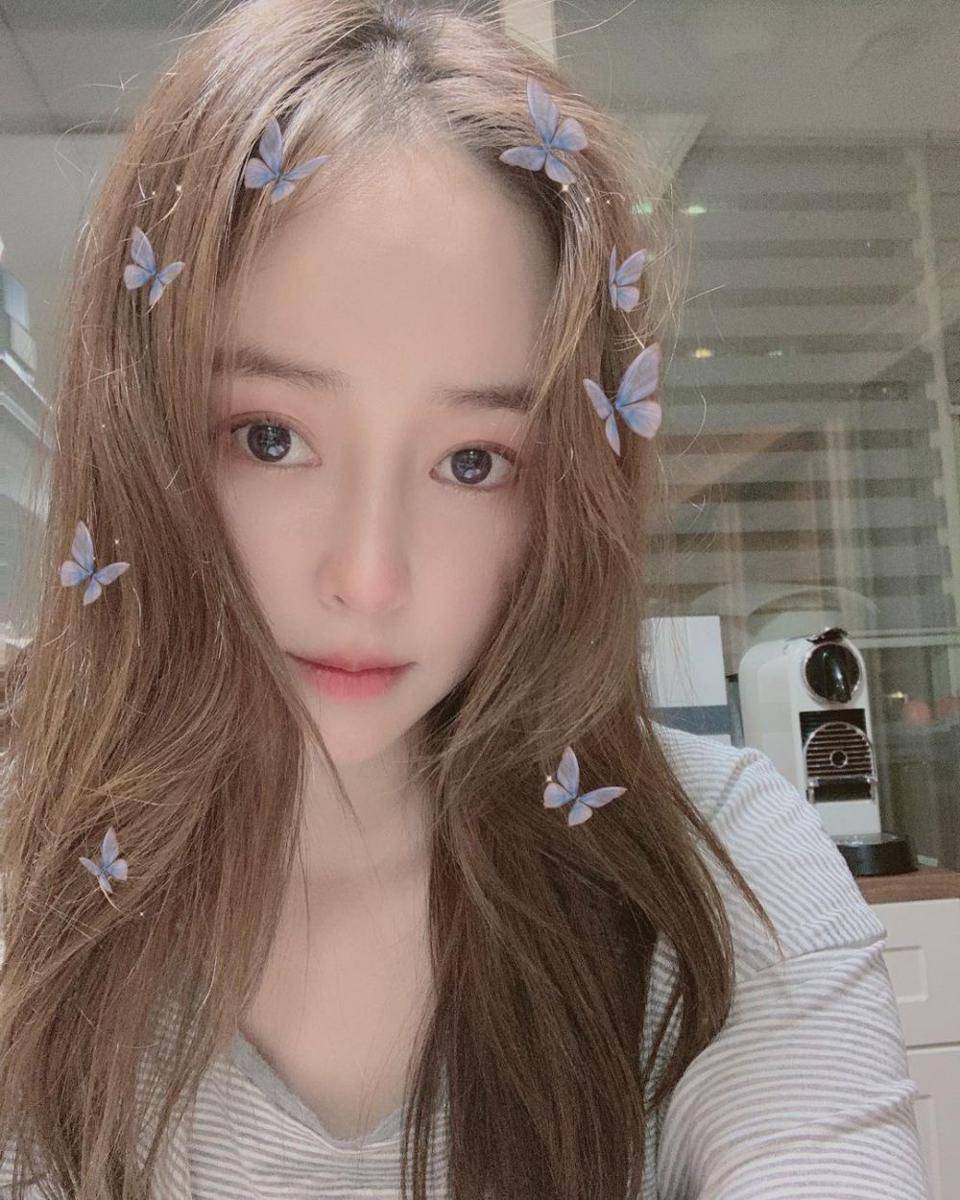 instagram.com/hyesuncho1909